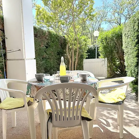 Apartment Cosy Avec Terrasse A 100m De La - 4 Couchages, Parking, Animaux Acceptes Le Lavandou